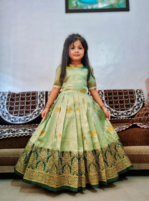 kids gown kanjivaram silk Green Traditional kids kurtis in Gujarat